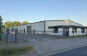 Ansicht - Gewerbehalle mit Bürotrakt im Industriegebiet zu vermieten