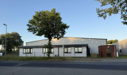 Ansicht - Gewerbehalle mit Bürotrakt im Industriegebiet zu vermieten
